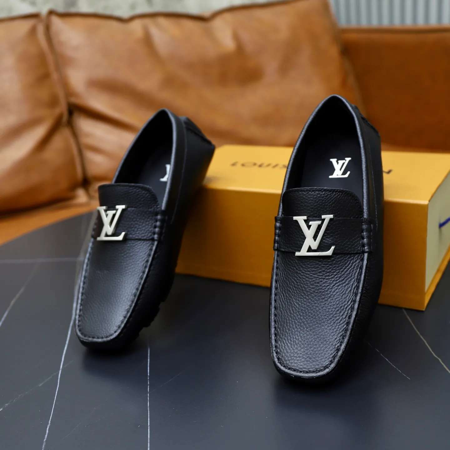 Ex-factory price: 480💰【LV】Louis Vuitton ⚠️High-end men’s driving and pedal series ⚠️38-44 (customized for 45) ⚠️All original cowhide leather! Thick and soft! Made entirely of calfskin lining! Rubber sheet anti-slip beanie sole! Three-dimensional package technology! Fashionable and classic! Handicrafts! Original high quality! Feel free to compare!